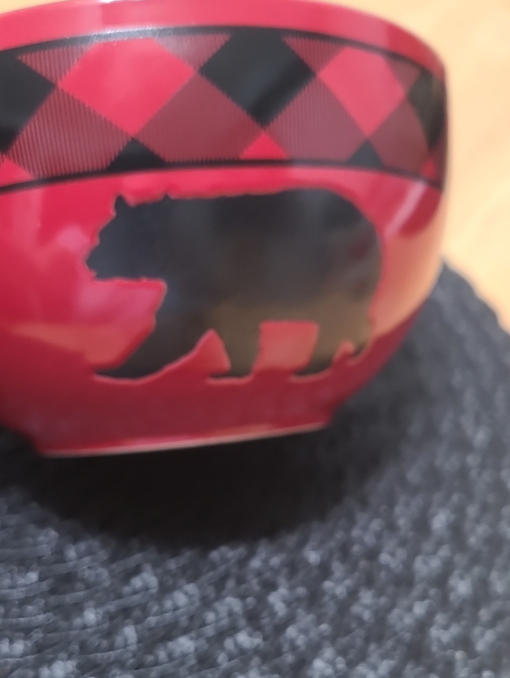 Bass Pro Shop Set Of 2 Bowls Buffalo Plaid Red/Black Black Interior Black Bear